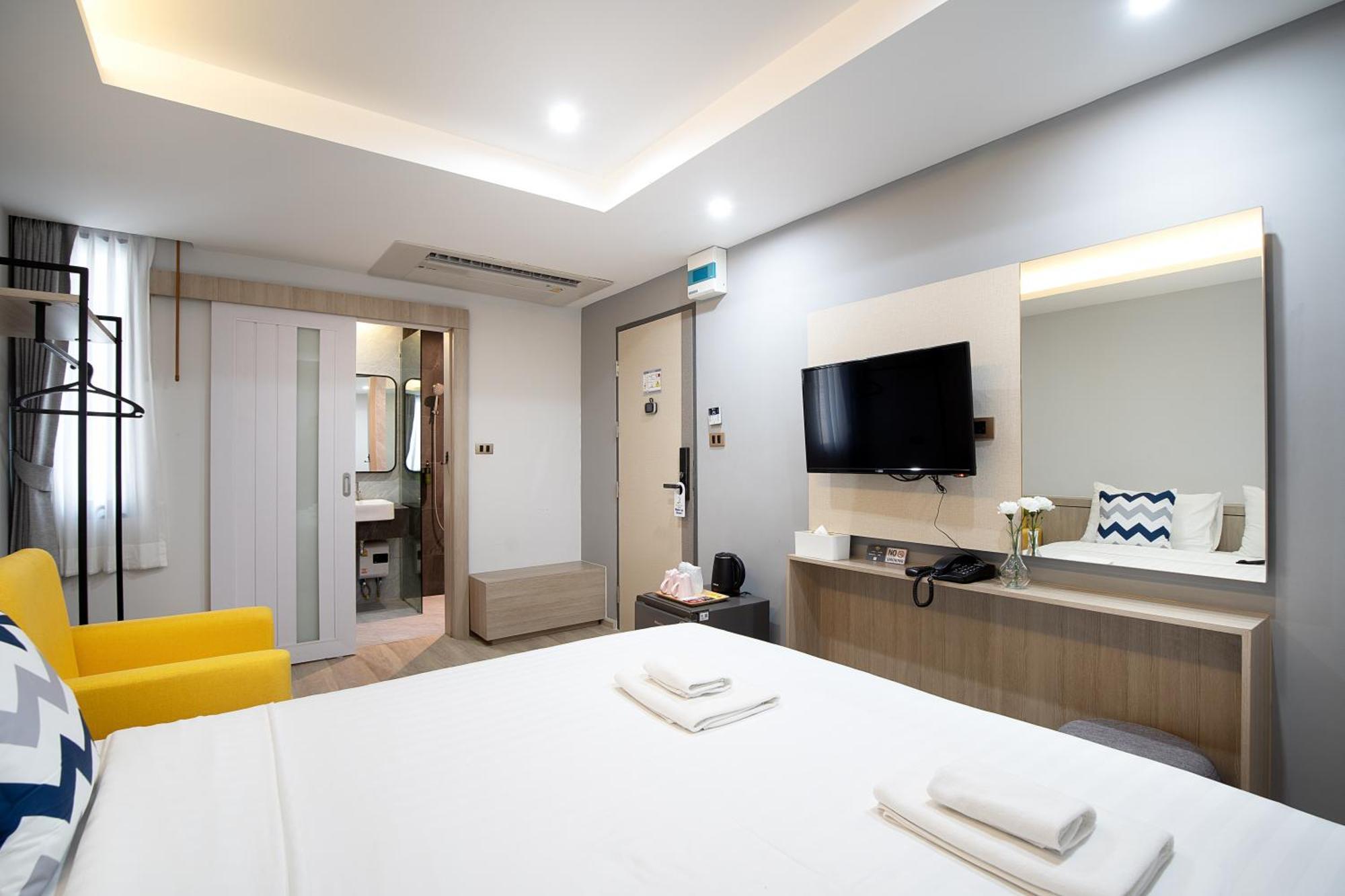 The Riski Hotel At Bangphlat Station Sha Bangkok Exterior foto