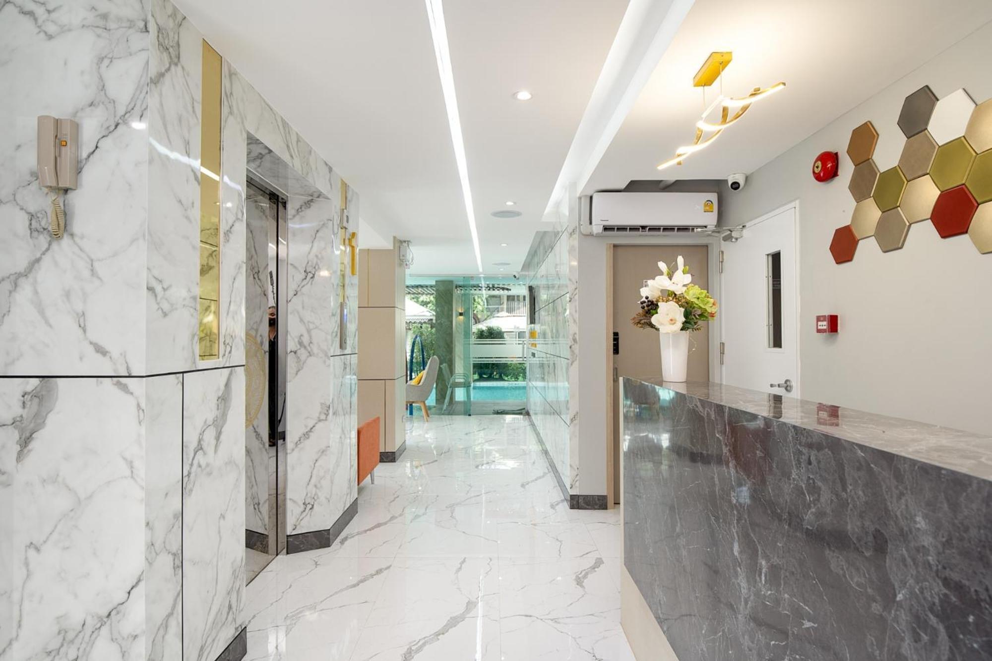 The Riski Hotel At Bangphlat Station Sha Bangkok Exterior foto